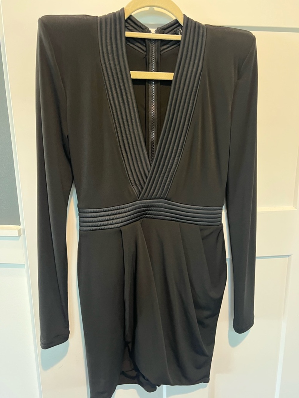 Women's Black V-Neck Long Sleeve Cocktail Dress